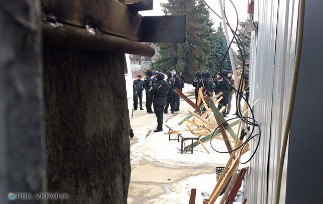 На базу "Азова" прибули слідчі поліції