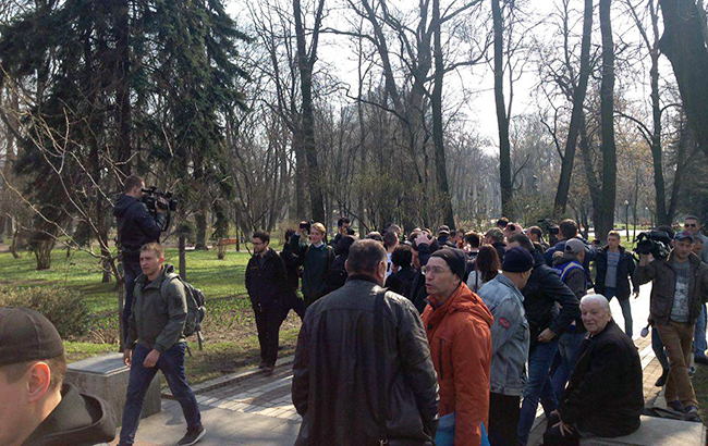 В Киеве произошла потасовка возле памятника Ватутину