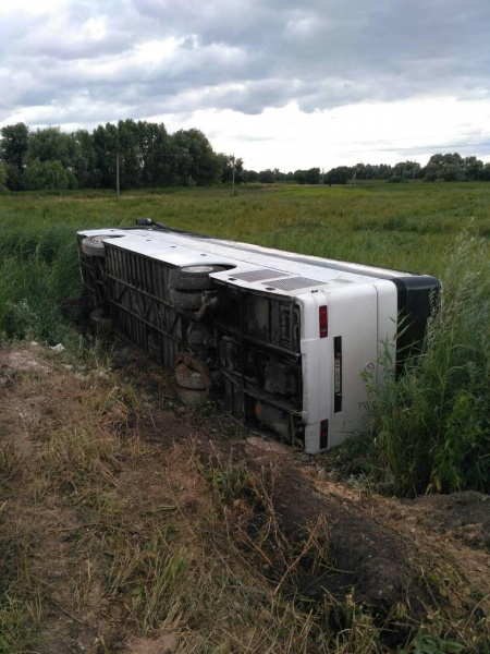 В Ровенской области перевернулся автобус с 53 пассажирами