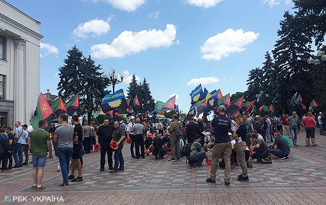 У здания Верховной рады шахтеры вышли на акцию протеста