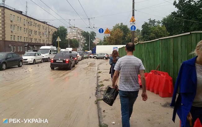 В Подольском районе Киева обвалился путепровод