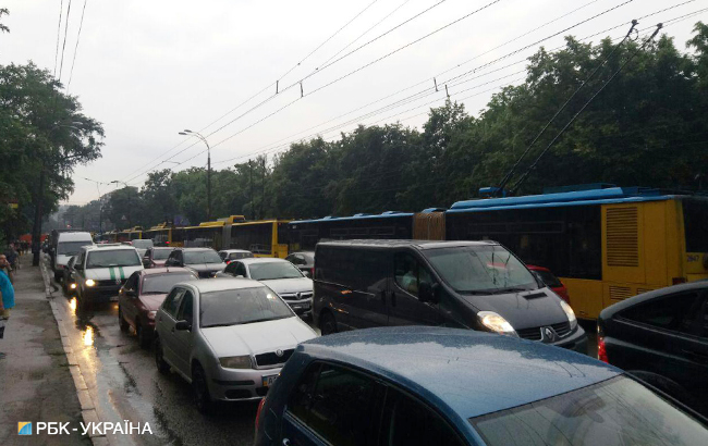 В Подольском районе Киева обвалился путепровод