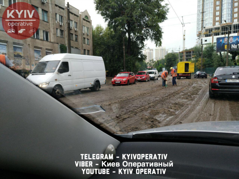 Непогода в Киеве местами ограничила движение общественного транспорта
