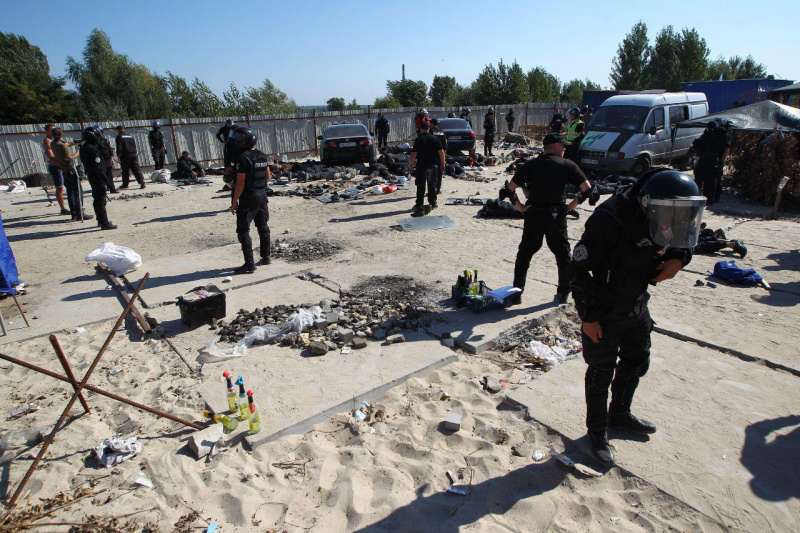 На месте скандальной застройки на Осокорках снова произошли столкновения