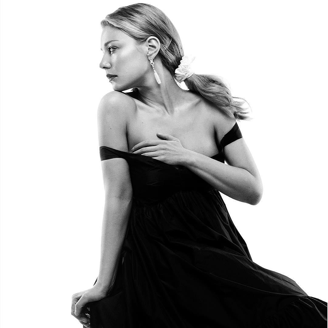 "Сила женщины": Тина Кароль очаровала сеть откровенным нарядом