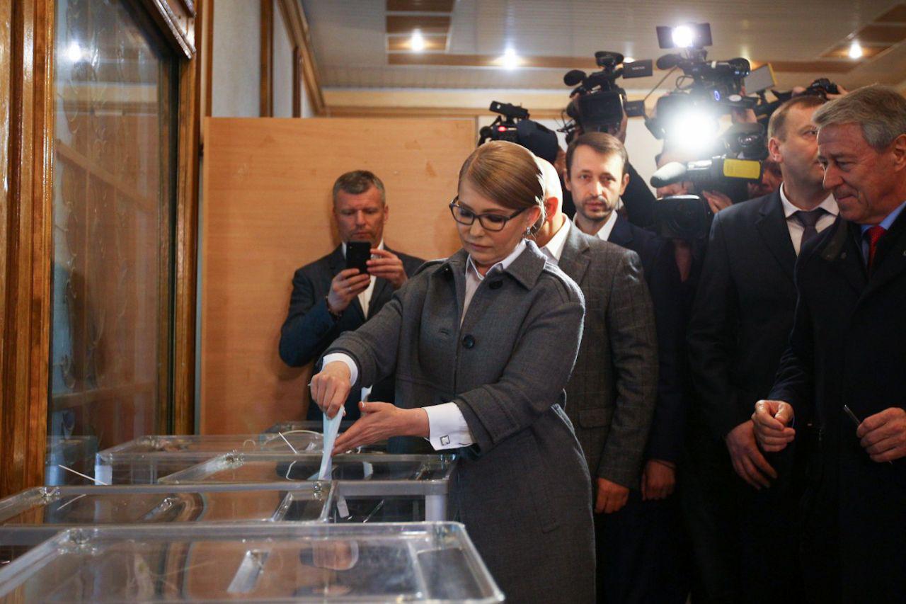 Как голосуют на выборах президента политики и чиновники Украины