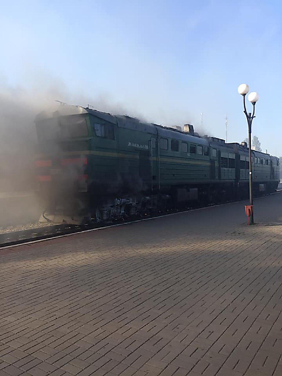 "Інтерсіті" Херсон-Київ загорівся в дорозі: палаючі фото і відео