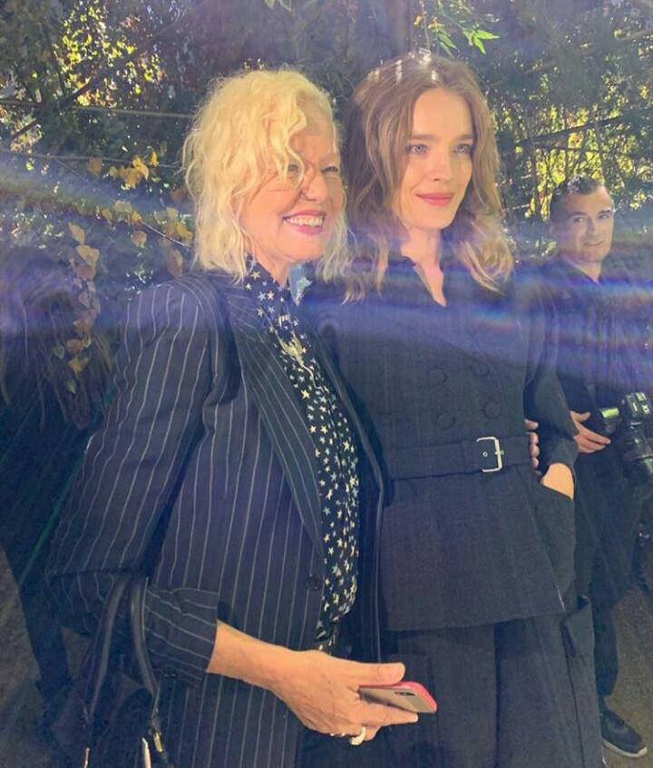 Осенняя классика: Наталья Водянова показывает, как носить теплый брючный костюм