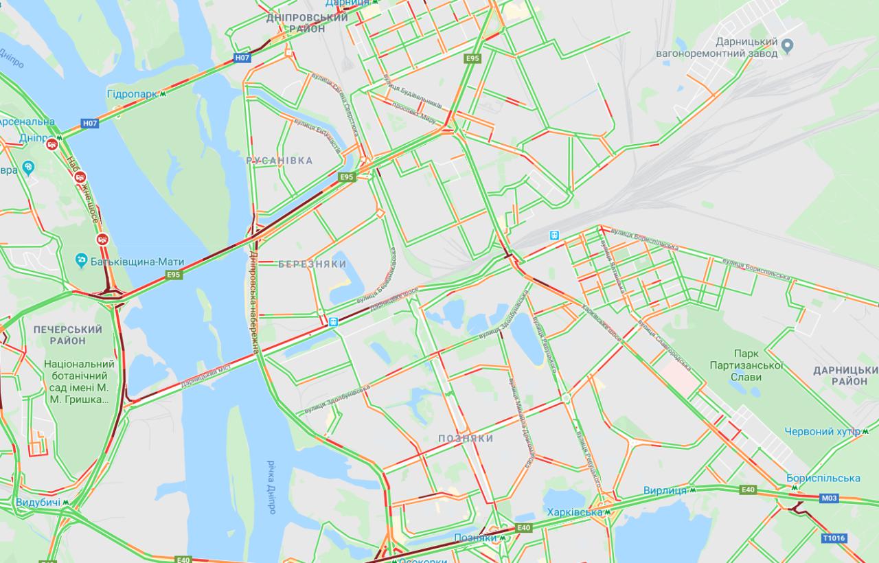 Киев сковали многочисленные пробки: карта
