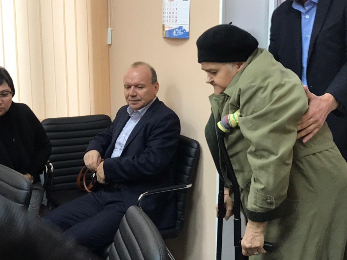 Онкохвора українка прямо в мерії погрожувала накласти на себе руки: можу напитися таблеток