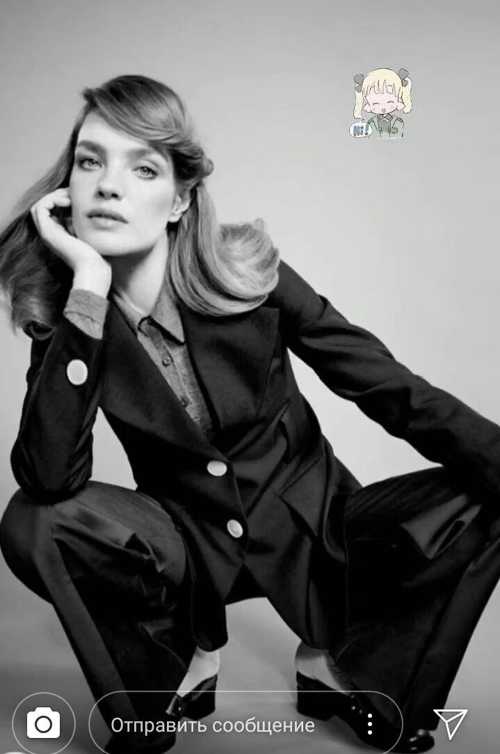 Готується до весілля? Наталя Водянова красується в білосніжному платті і з яскравим макіяжем