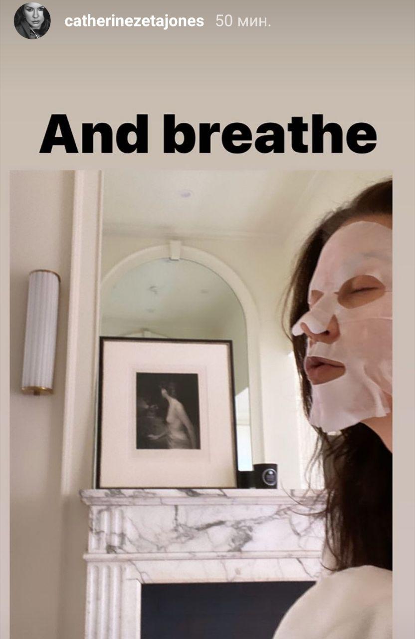 Їй точно 50? Кетрін Зета-Джонс приголомшила квітучим зовнішнім виглядом