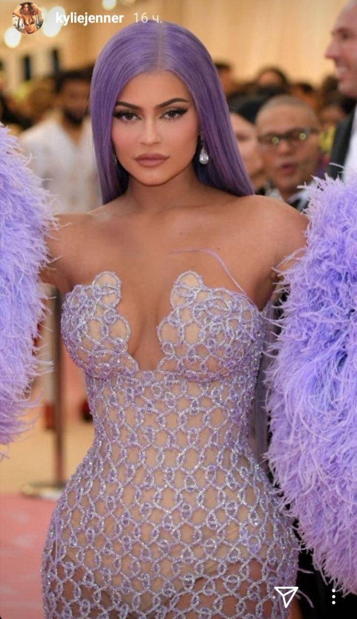 Соблазнительная теннисистка: Кайли Дженнер восхитила безупречной фигурой в спортивном образе