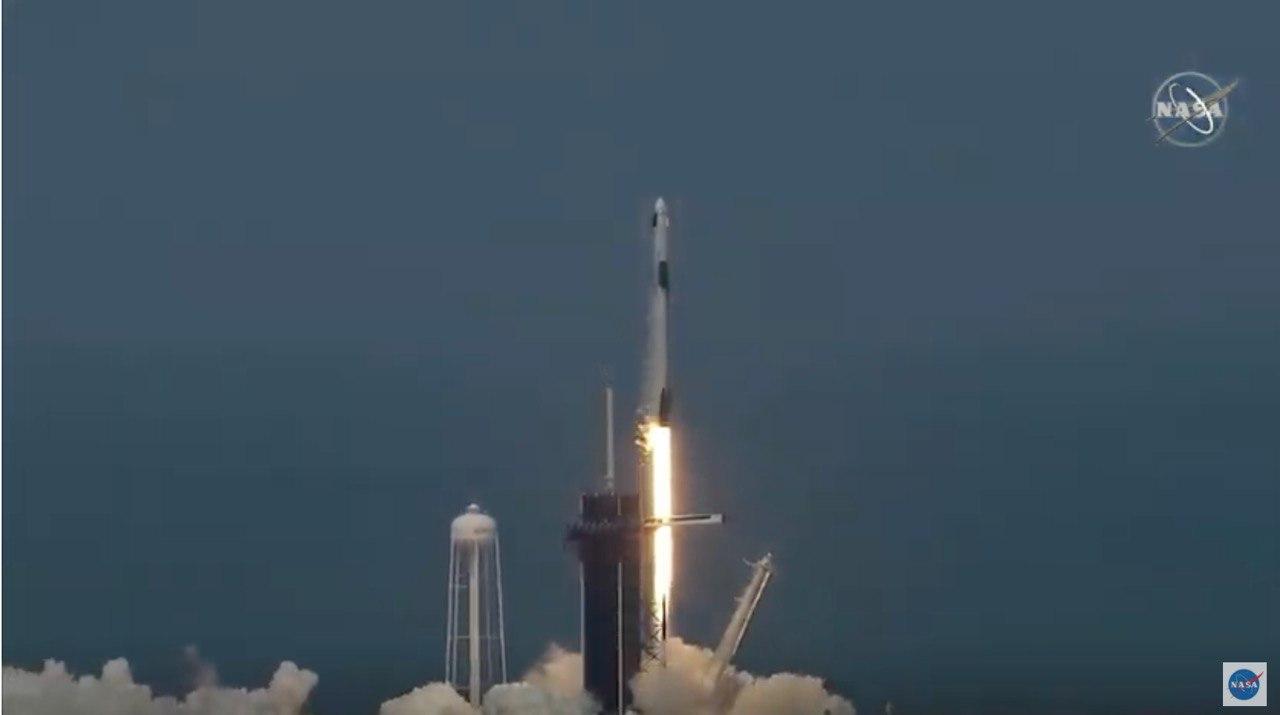 Перемога здорового глузду: мережа "вибухнула" мемами, як Маск втер носа "Роскосмосу"