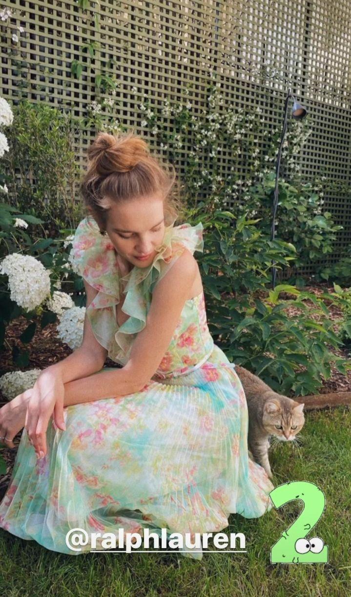 Женственно и стильно: Наталья Водянова показала 4 трендовых образа для жаркого лета