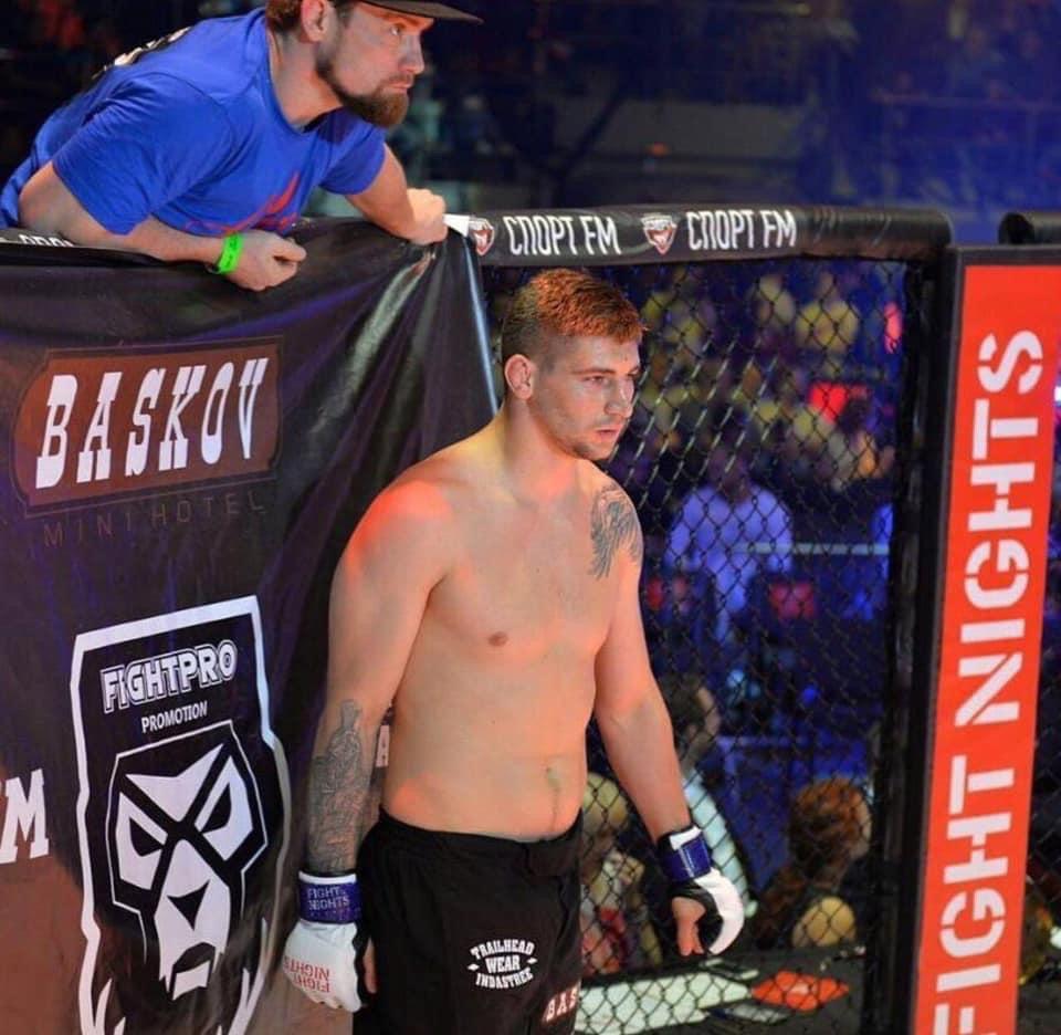 Нападения на активистов и погромы в мэрии: в сети опознали харьковского стрелка "оплотовца"