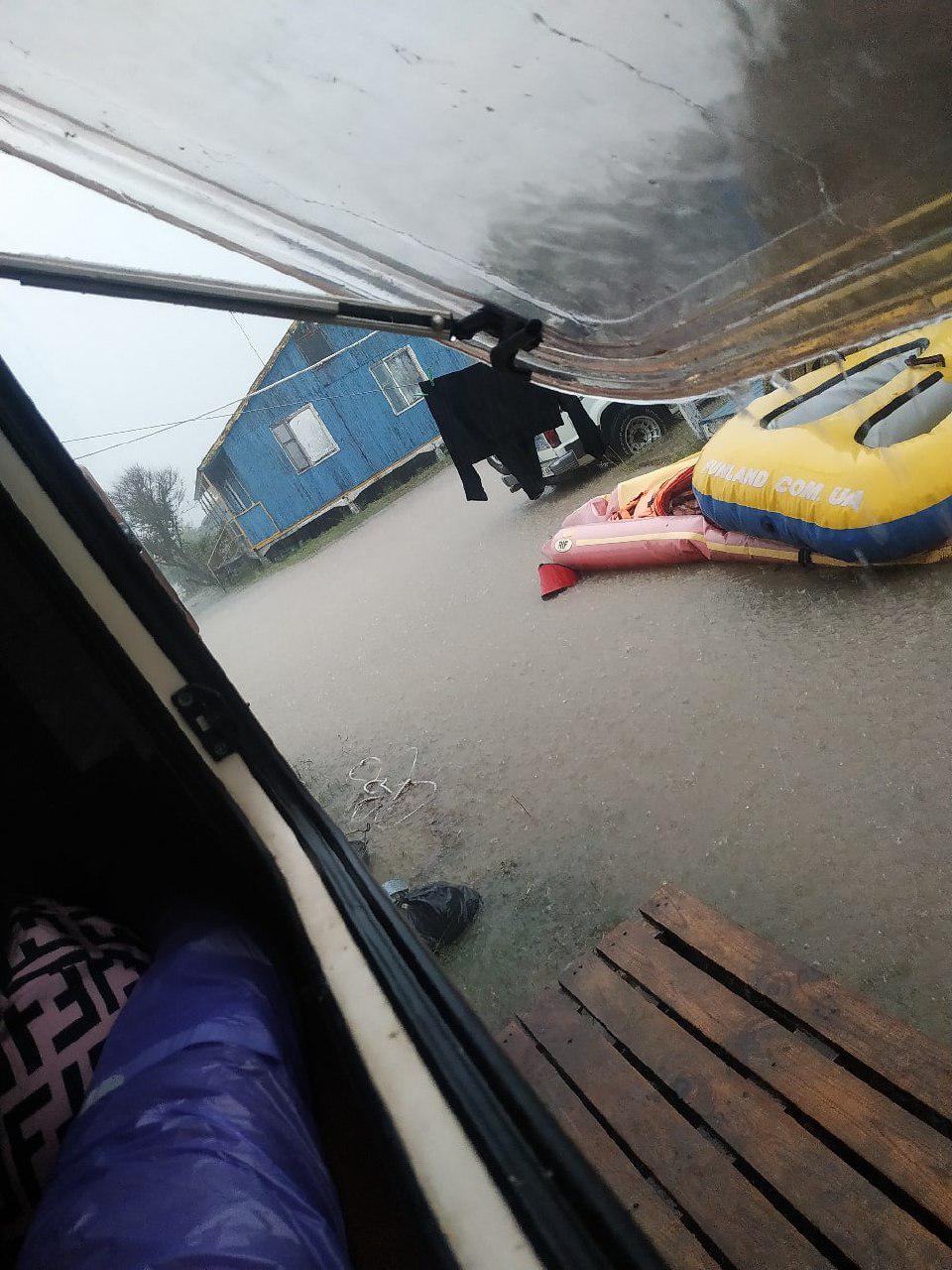 Украину затопил мощный ливень: улицы-реки и плавающие машины (фото, видео)