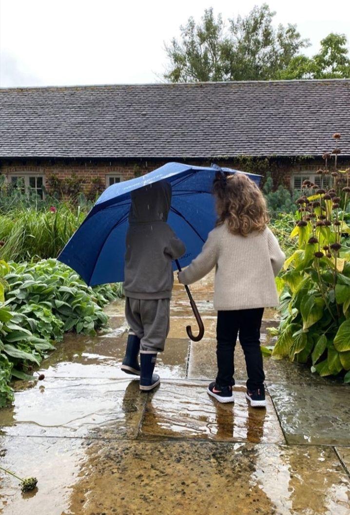 Идеально на выход: Роузи Хантингтон-Уайтли демонстрирует безупречный вечерний образ