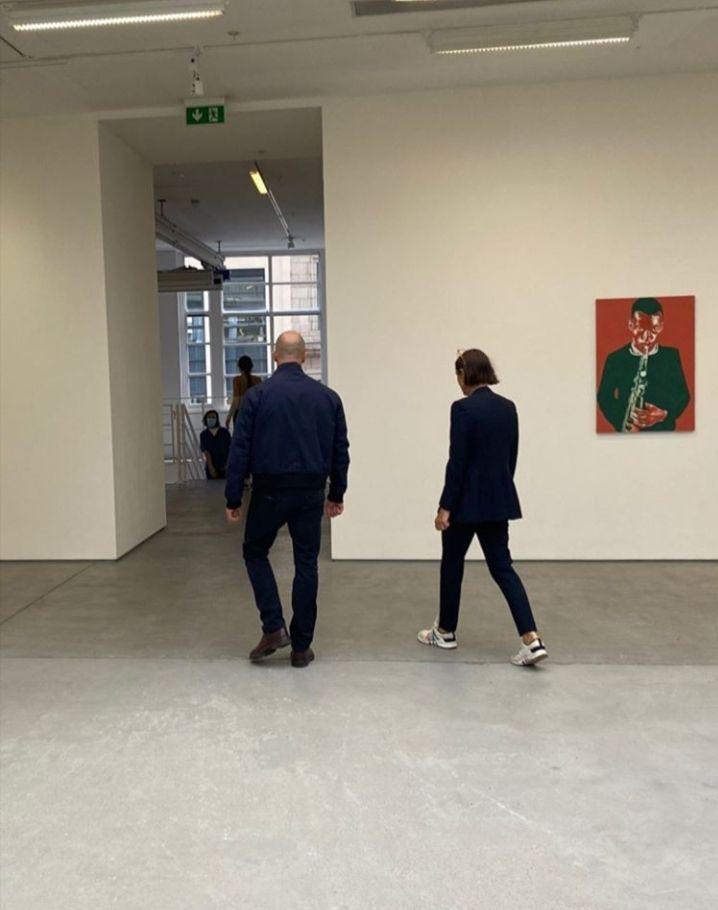 Идеально на выход: Роузи Хантингтон-Уайтли демонстрирует безупречный вечерний образ