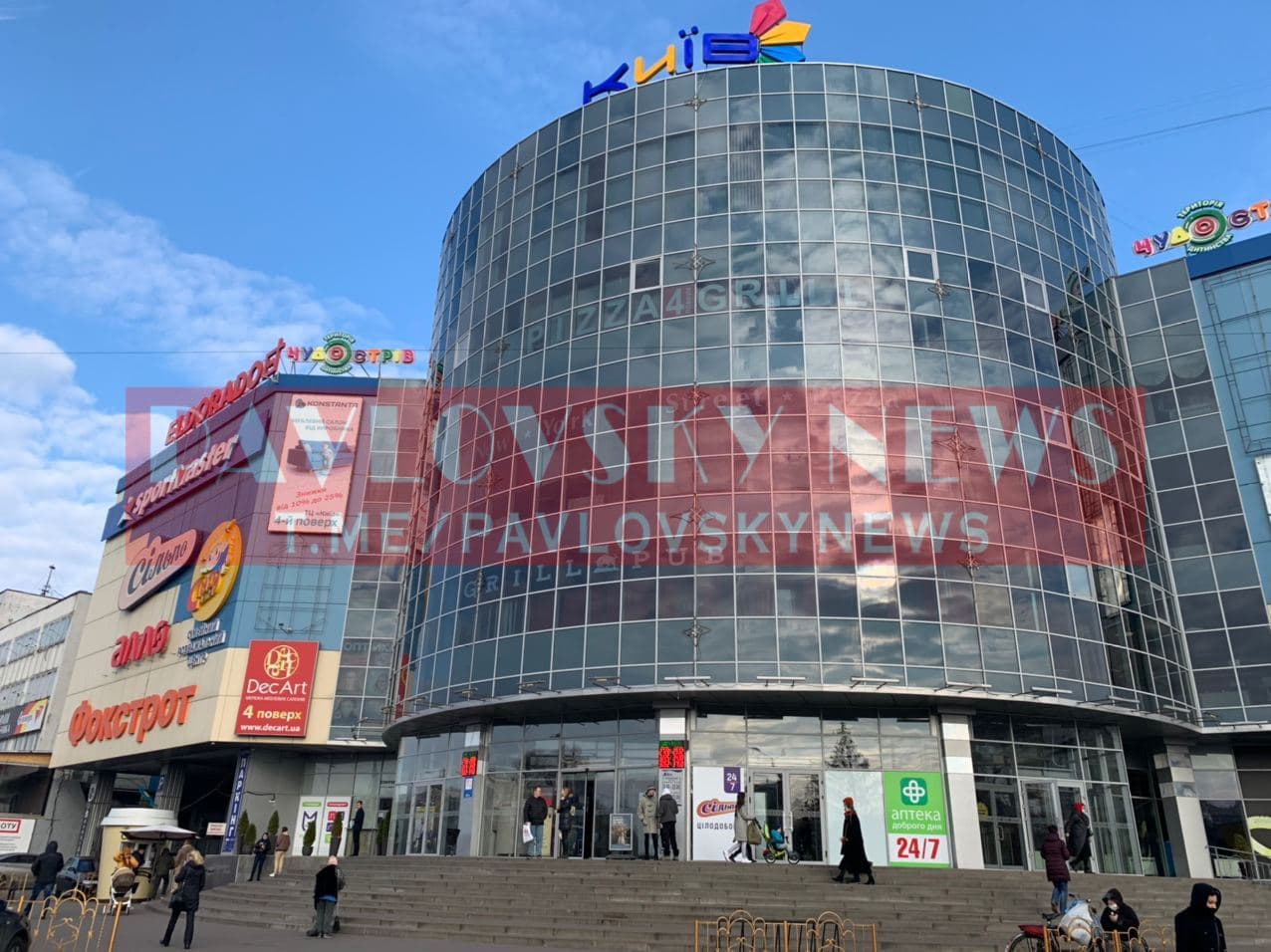 В Полтаве магазины "переобулись" в точки для продажи антисептиков (фото)