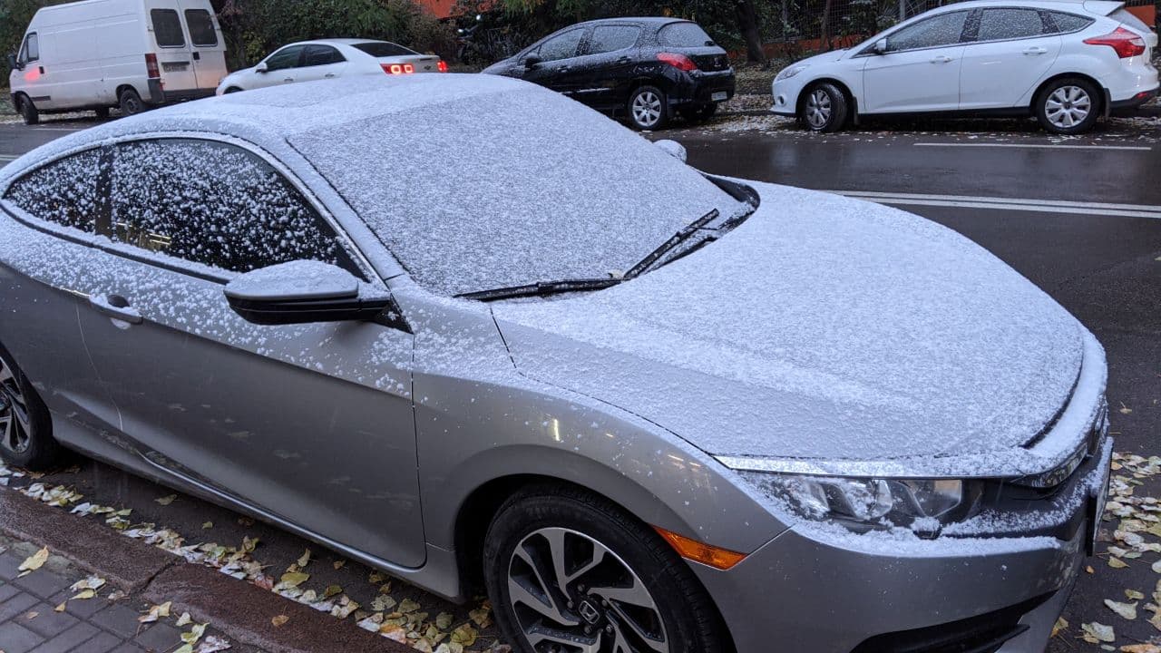 В Киеве выпал первый снег: фото и видео запорошенной столицы