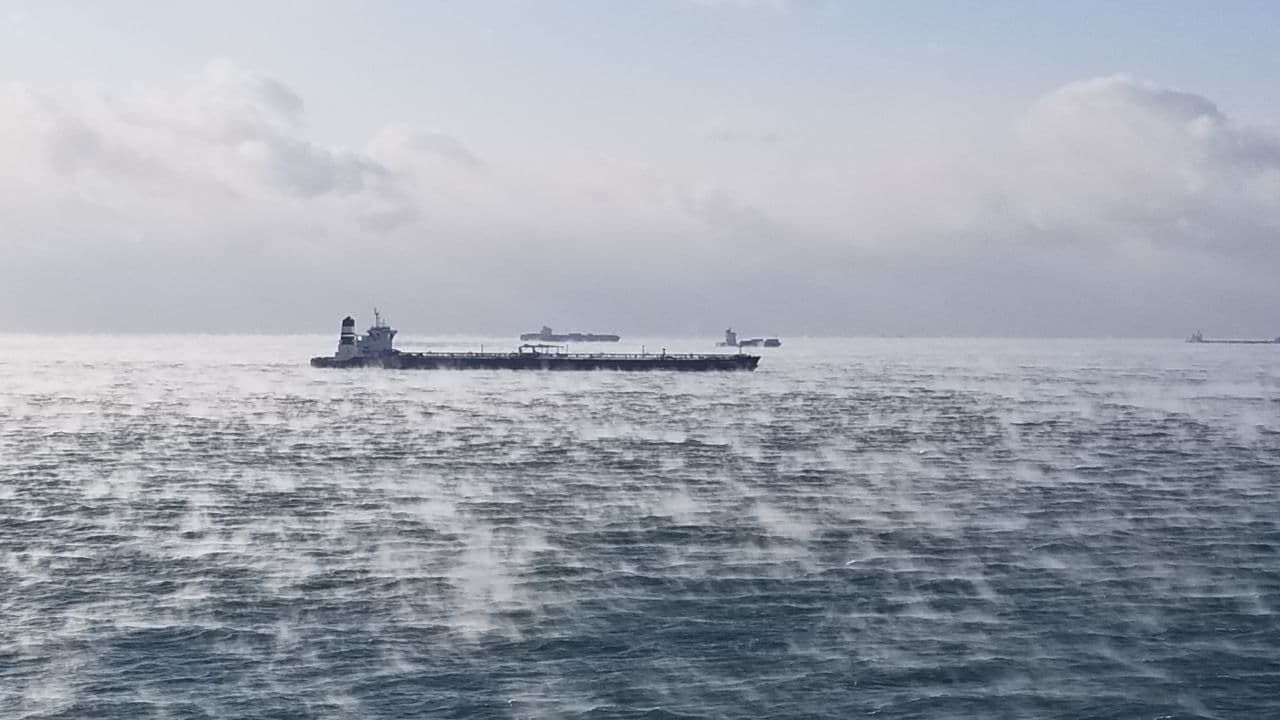 В Одессе в -14 градусов "закипело" море: видео захватывающего природного явления