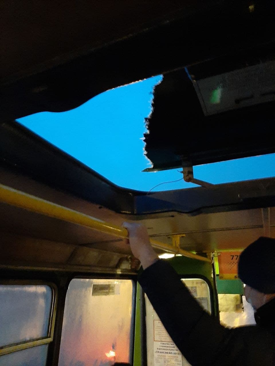 У Харкові курсує "маршрутка-кабріолет": зоряне небо прямо з салону (фото)