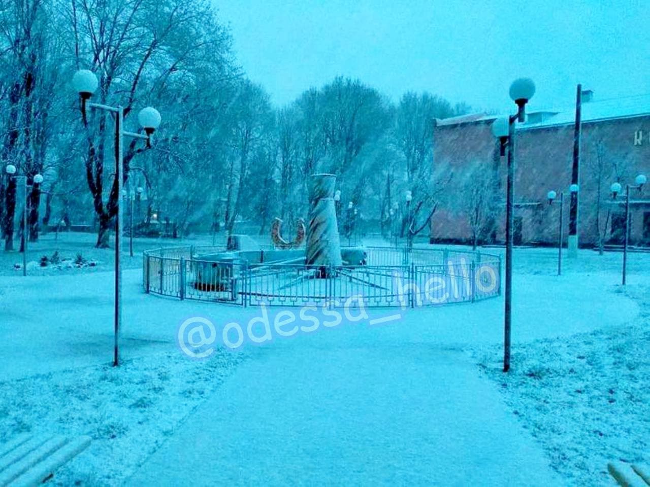 Одесскую область засыпало снегом и ледяным градом: видео непогоды
