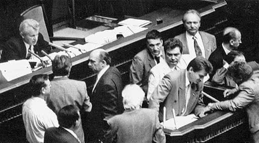 Смотрите, как принимали Конституцию Украины 25 лет тому назад: исторические фото