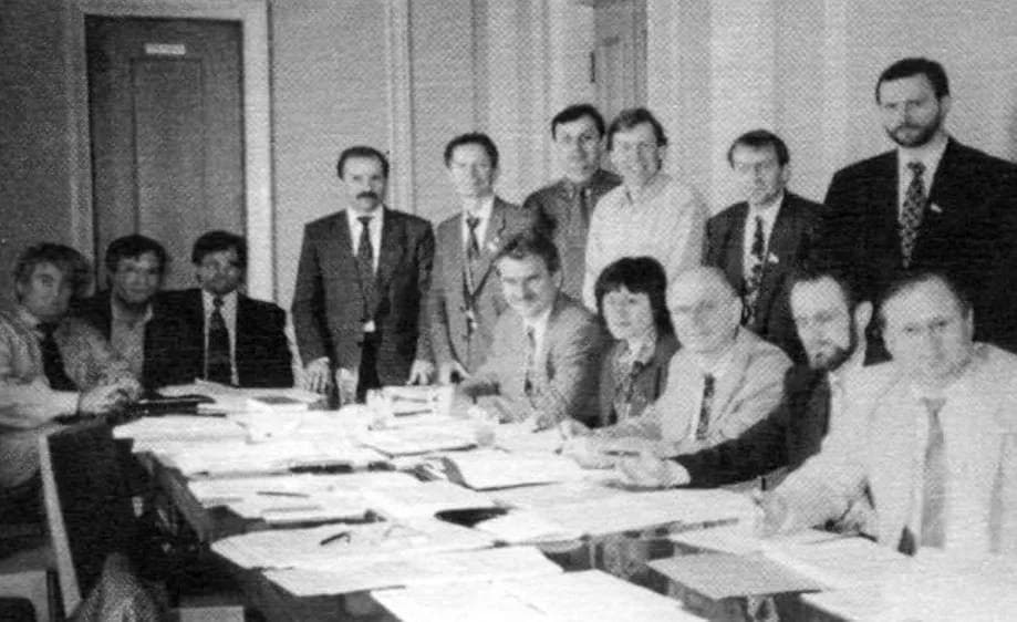 Смотрите, как принимали Конституцию Украины 25 лет тому назад: исторические фото