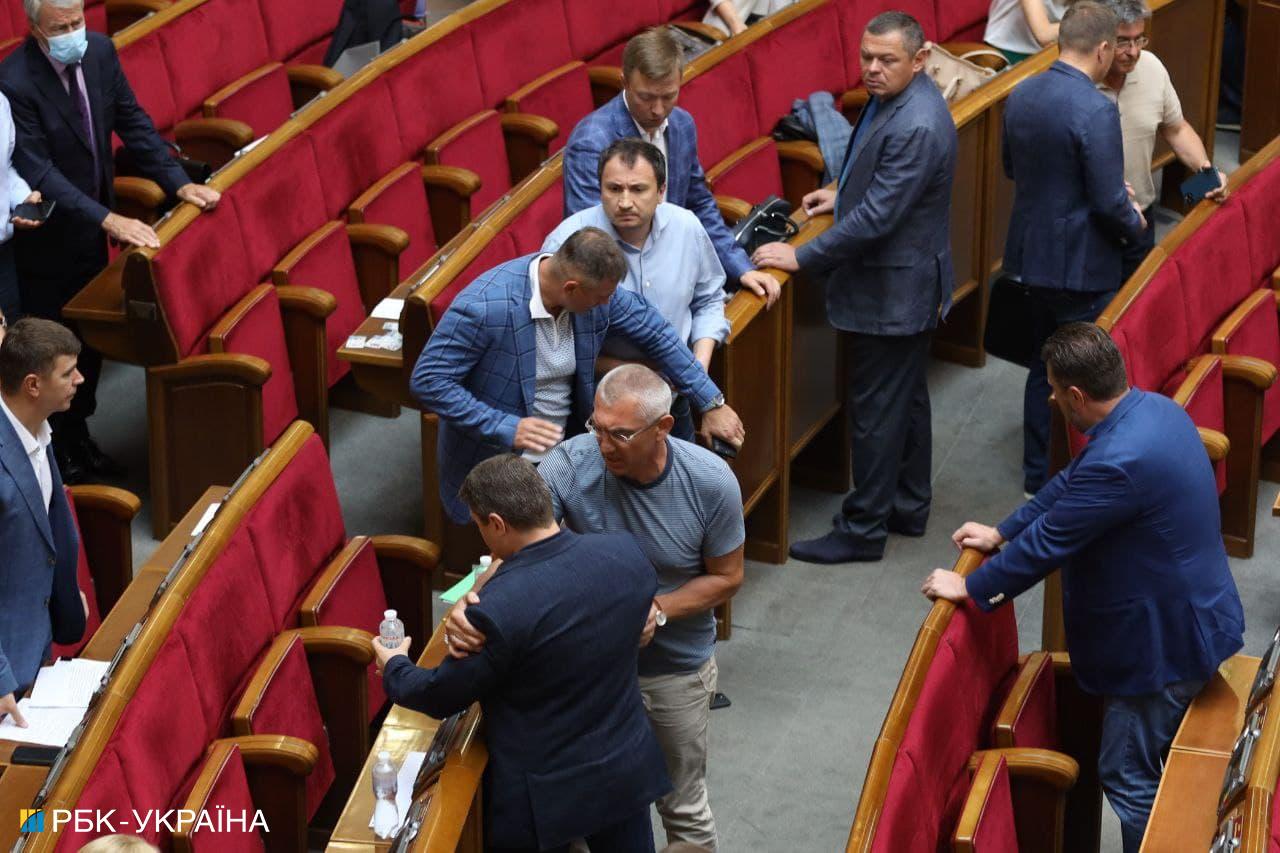 В Раде снова произошла драка: кого ударили на этот раз (фото)