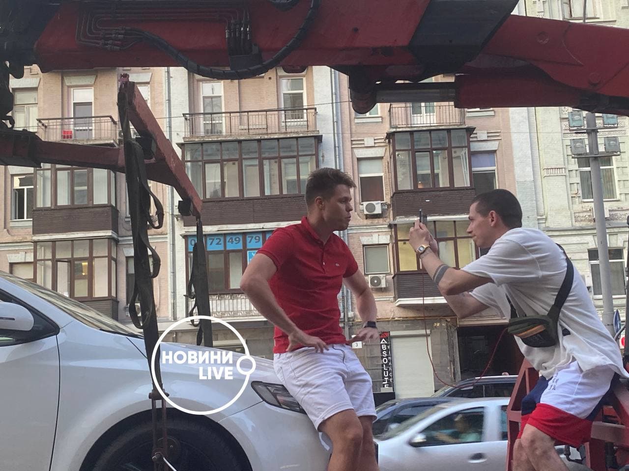 Известный блогер устроил "цирк" в центре Киева из-за нарушения ПДД (видео)