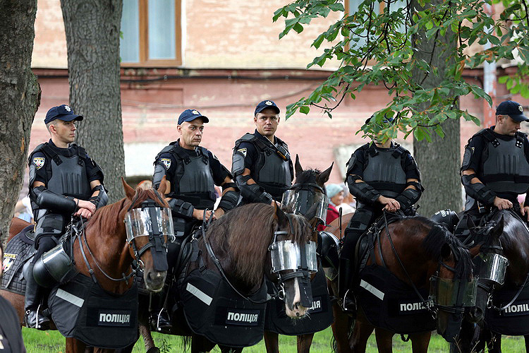 Крестный ход в Киеве: взрывотехники и кинологи проверили маршрут паломников