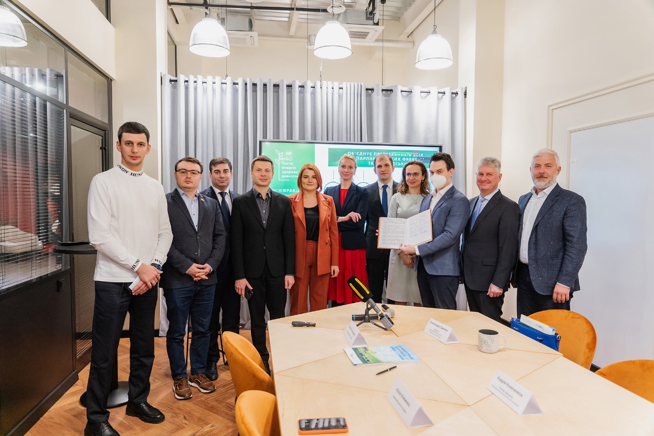 Власть призвали решить проблемы "зеленой" энергетики для выполнения договоренностей с ЕС