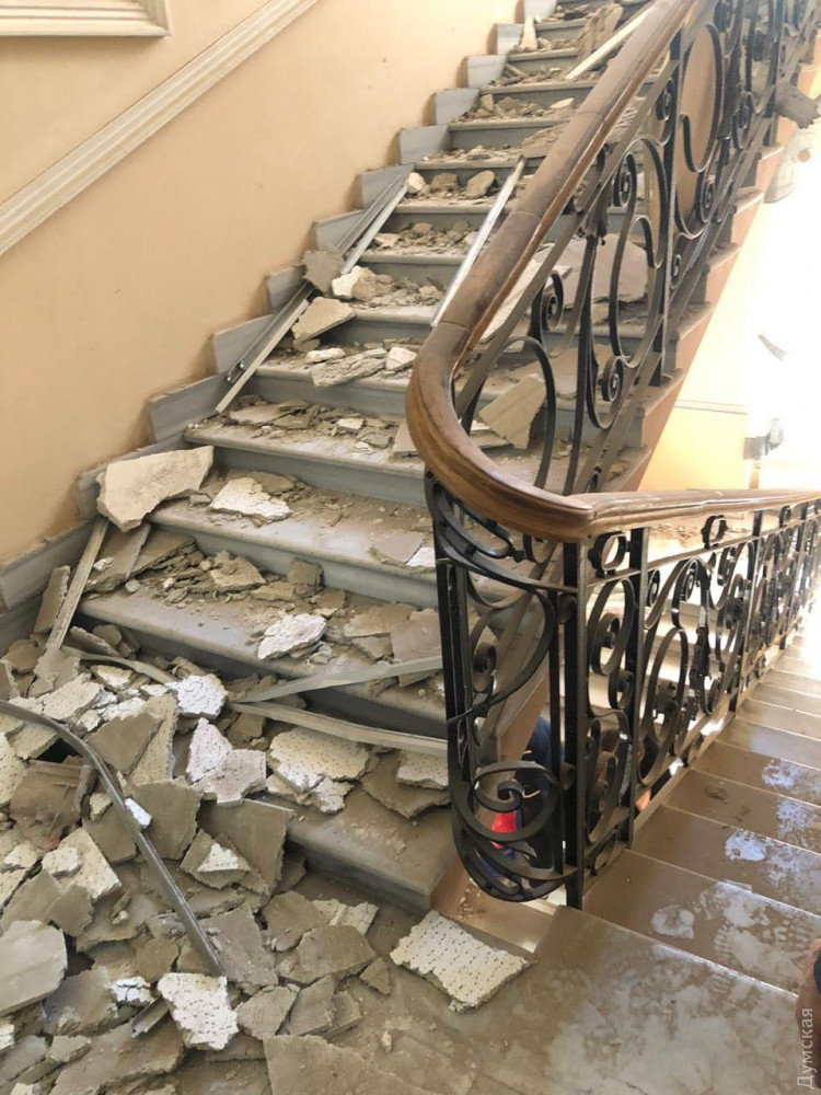 В здании одесской полиции обвалился потолок, есть пострадавшие