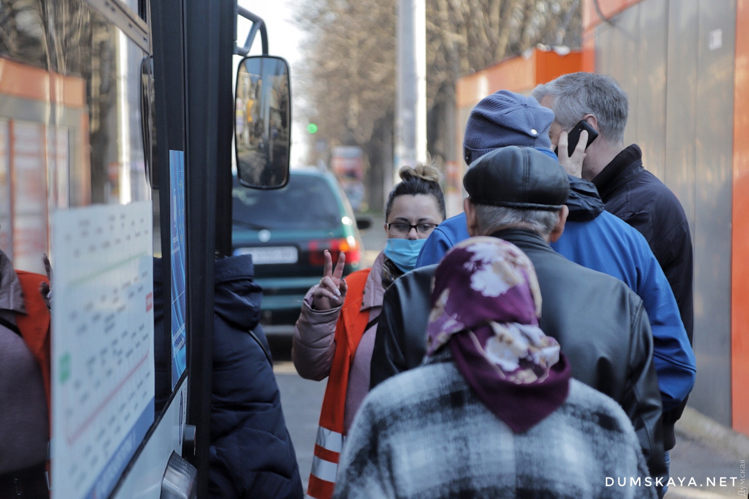Транспортний колапс: в Одесі люди блокують дороги та б'ють водіїв