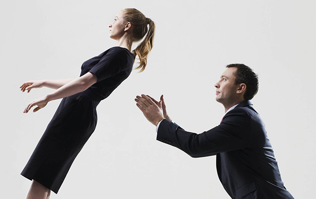 Живут в розовых очках: самые доверчивые и наивные знаки Зодиака