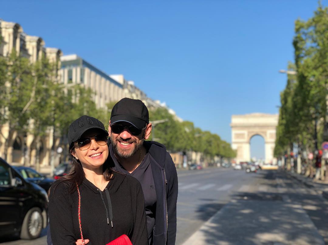 "Спасибо за улыбку": беременная Подкопаева восхитила стилем в блузе-вышиванке