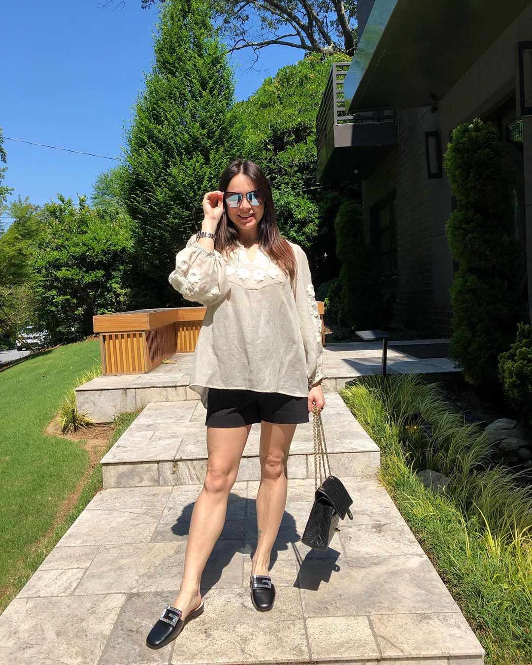 "Спасибо за улыбку": беременная Подкопаева восхитила стилем в блузе-вышиванке