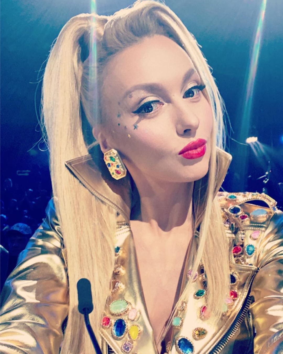 Девочка из 90-х: Каменских, Дорофеева и Полякова показывают самую трендовую прическу лета 2020