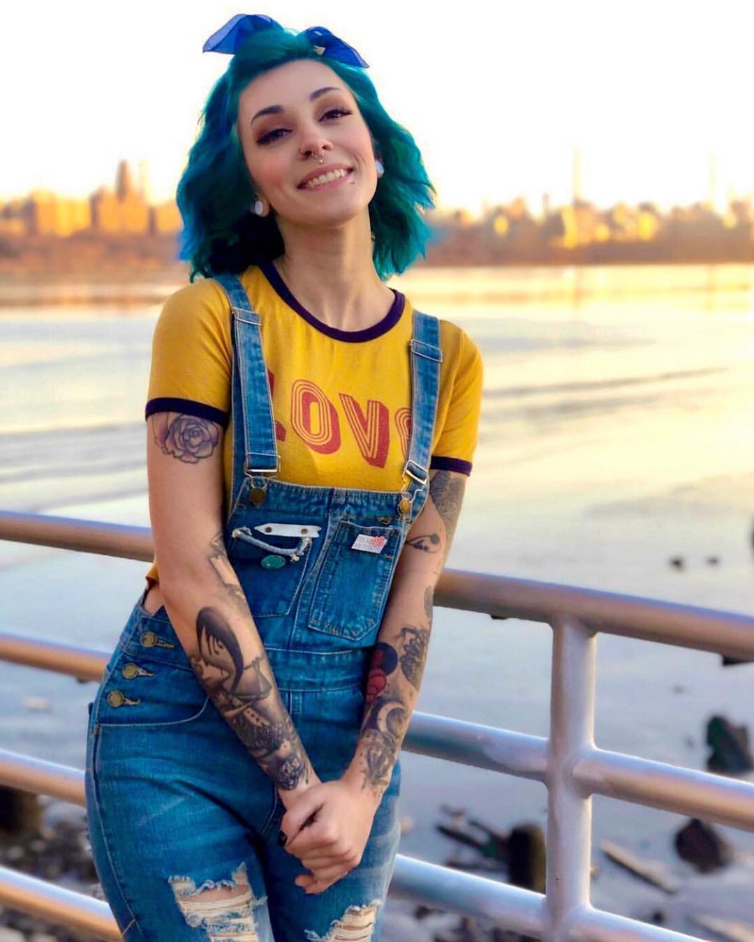 Неоновый демон: сеть "взорвал" супер яркий hair-тренд 2019 (фото)