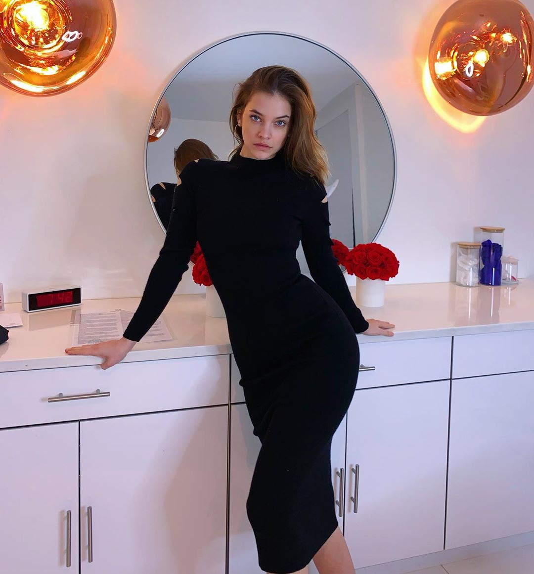 Вот это формы! Барбара Палвин покорила сеть роскошным телом в эффектном платье