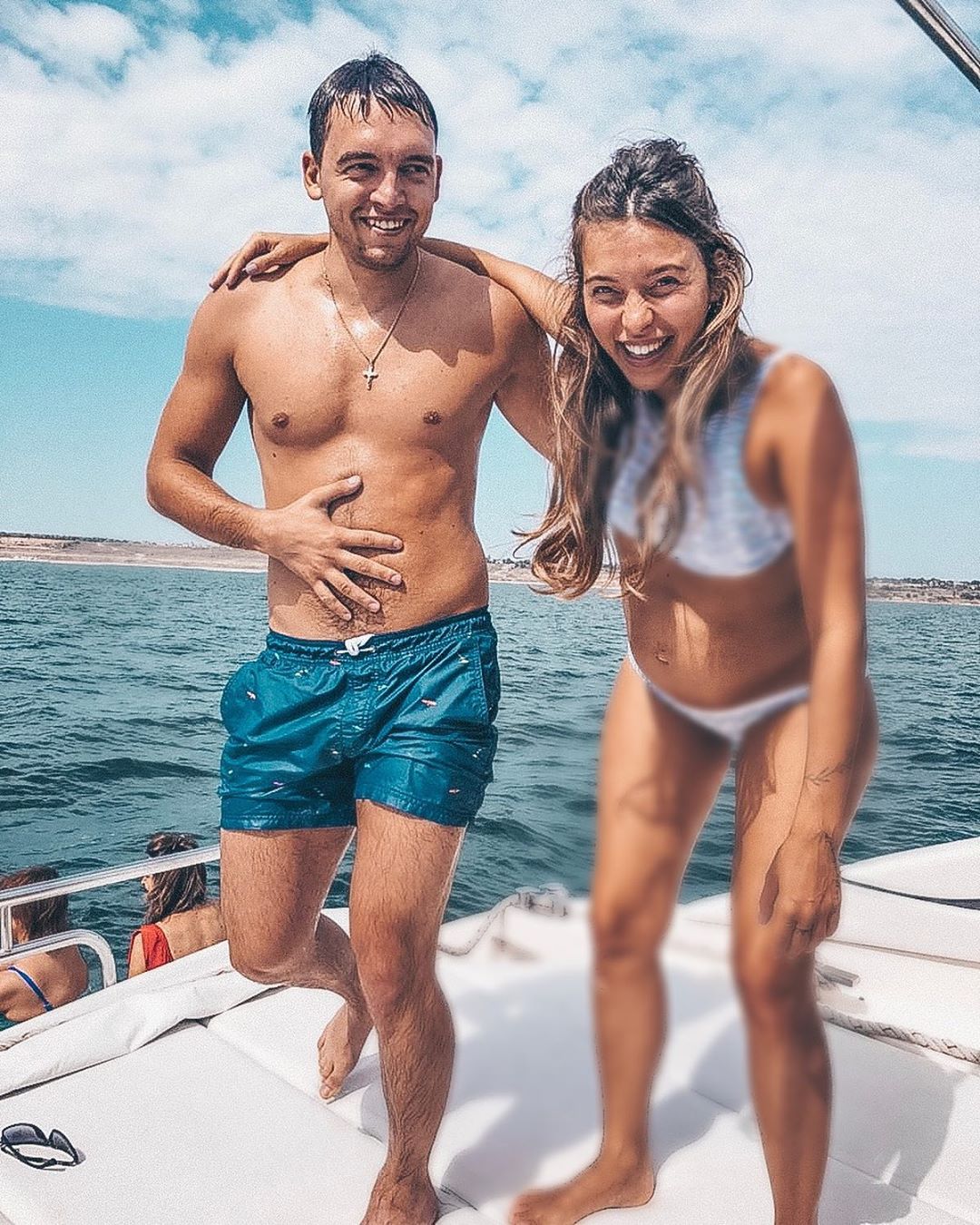 Регина Тодоренко показала редкий "беременный" кадр и красавца брата