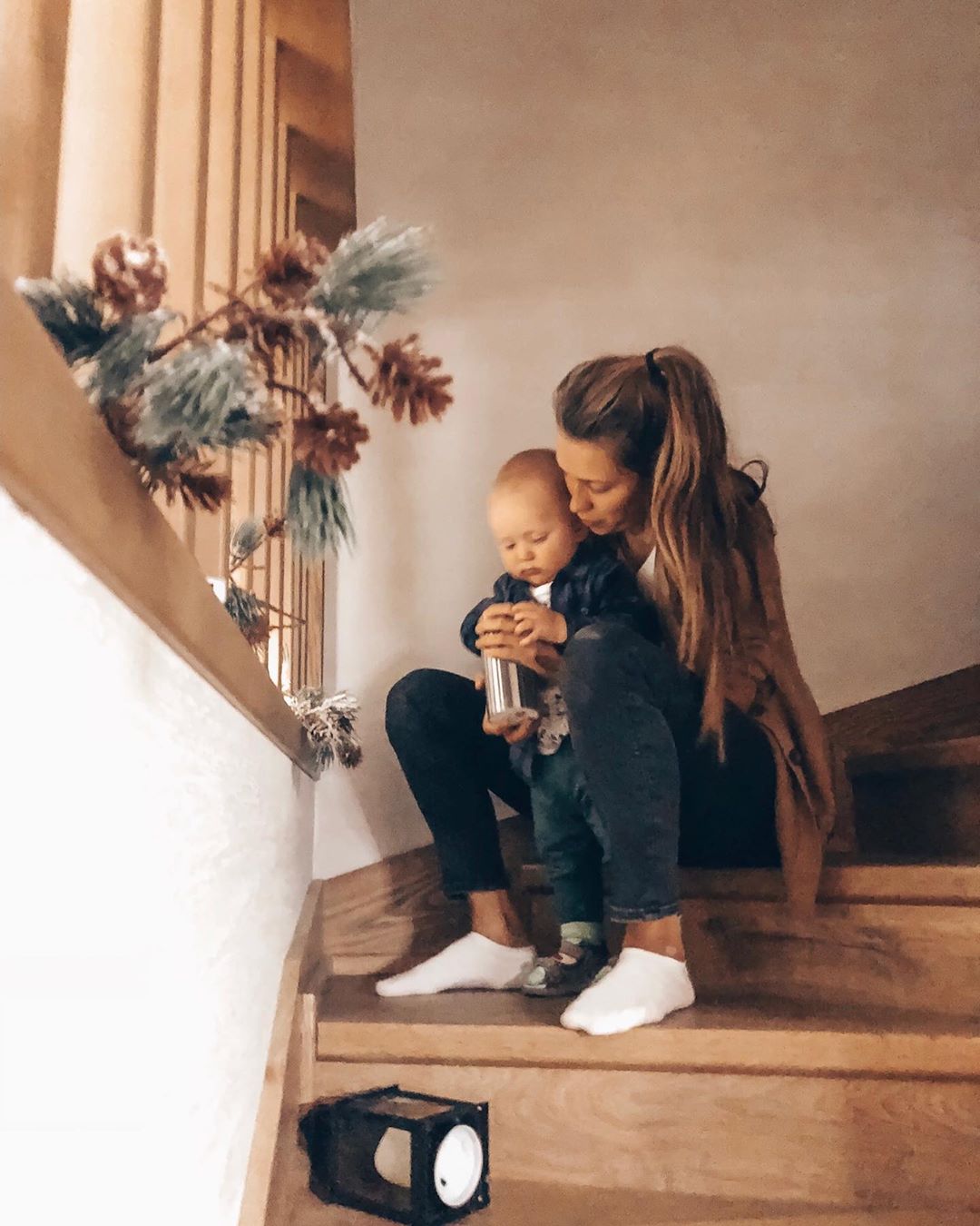 Регіна Тодоренко поділилася топ лайфхаків, як подорожувати з малюком у літаку