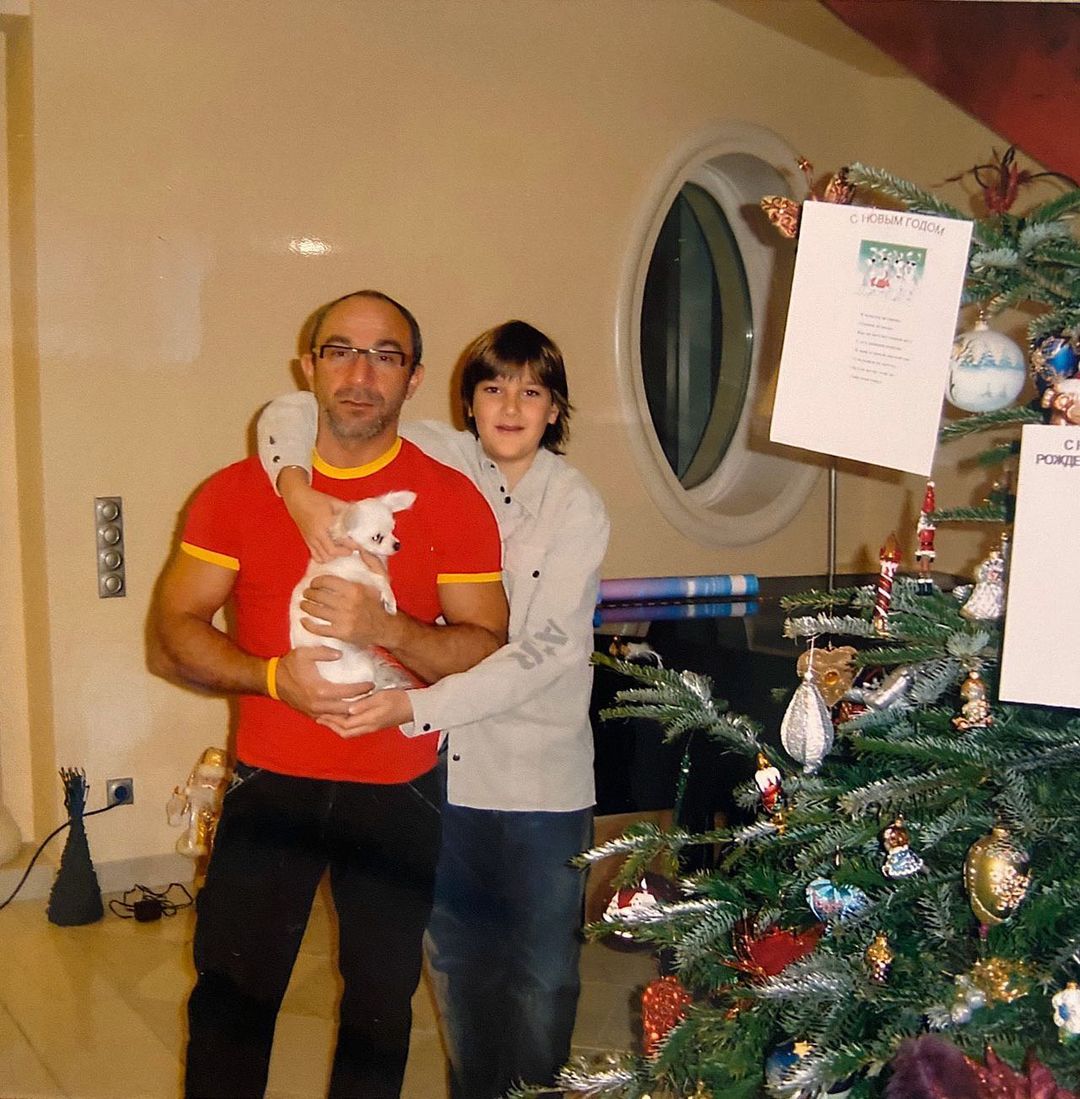 Как жены и сын Кернеса прощались с ним после смерти: больно очень