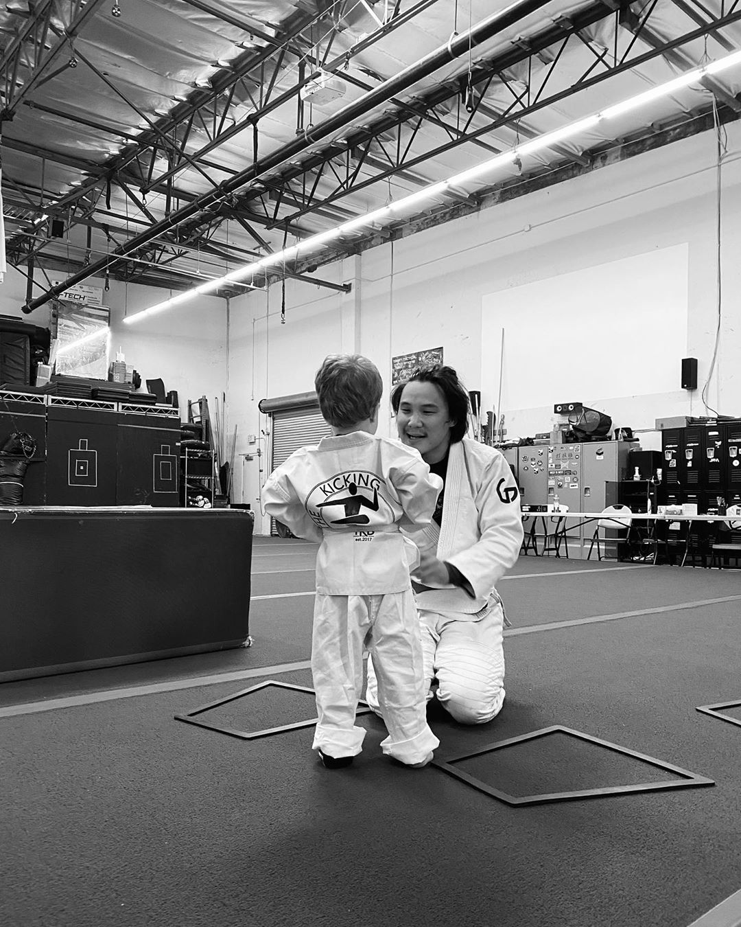 Активный и любвеобильный: Роузи Хантингтон-Уайтли очаровала редкими фото 3-летнего сына от Джейсона Стэтхема