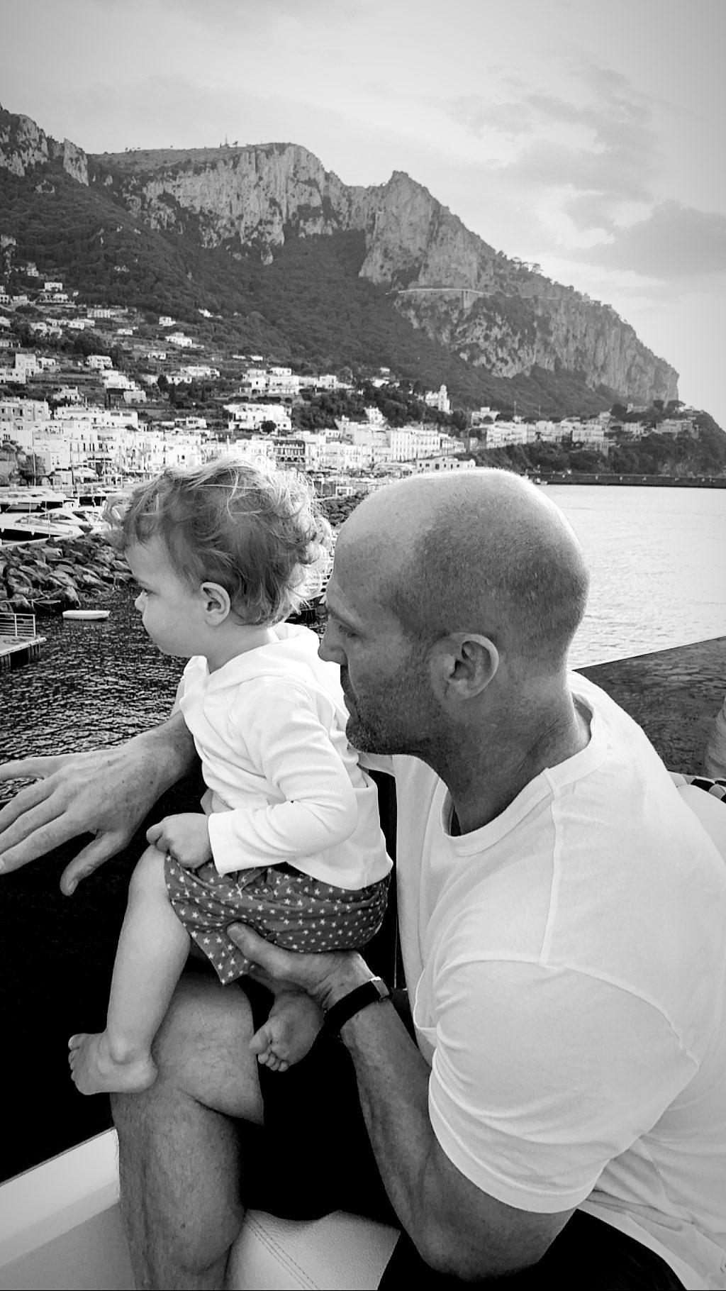 З днем народження, красунчик! Роузі Хантінгтон-Уайтлі та Джейсон Стетхем відзначають 2-річчя первістка