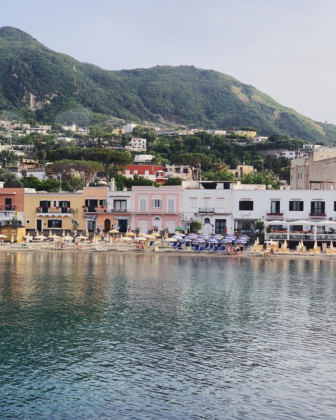 Она идеальна: Роузи Хантингтон-Уайтли показала спортивную фигуру в откровенном купальнике