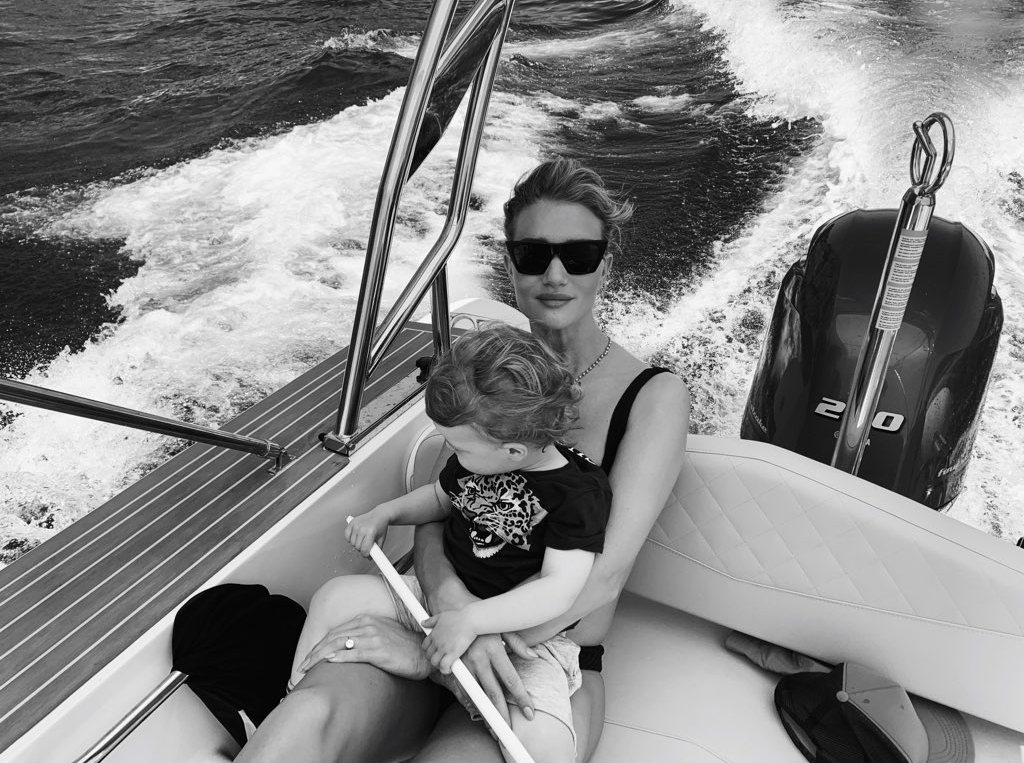 З днем народження, красунчик! Роузі Хантінгтон-Уайтлі та Джейсон Стетхем відзначають 2-річчя первістка