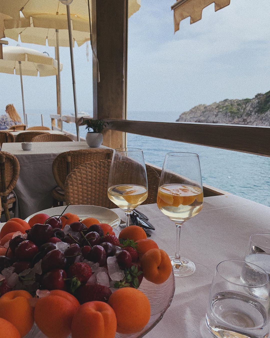 Слишком горячо: Роузи Хантигтон-Уайтли соблазняет кадрами с отдыха